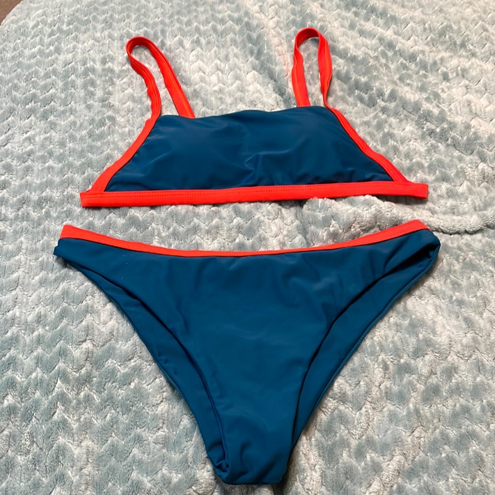 New & cute! 2- piece swimsuit bikini